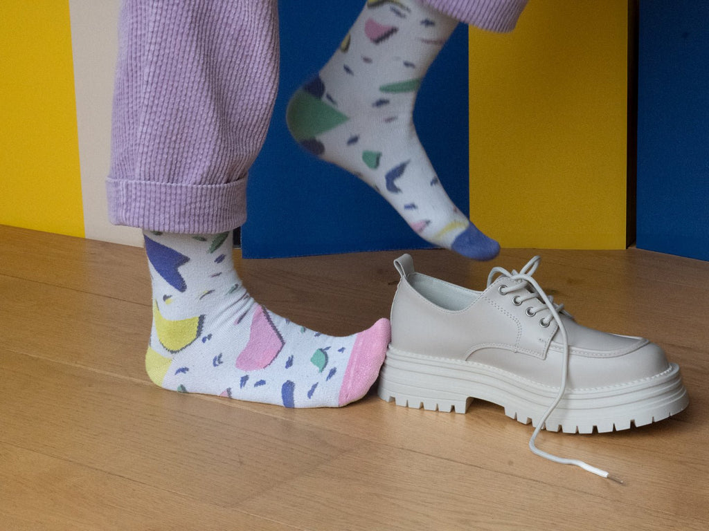 CHAUDEVANT - les chaussettes dépareillées ! - ASSIAKARA vêtement non genré genderless no gender mode unisexe look androgyne dégenrer degender fashion sur mesure inclusivité inclusif inclusive