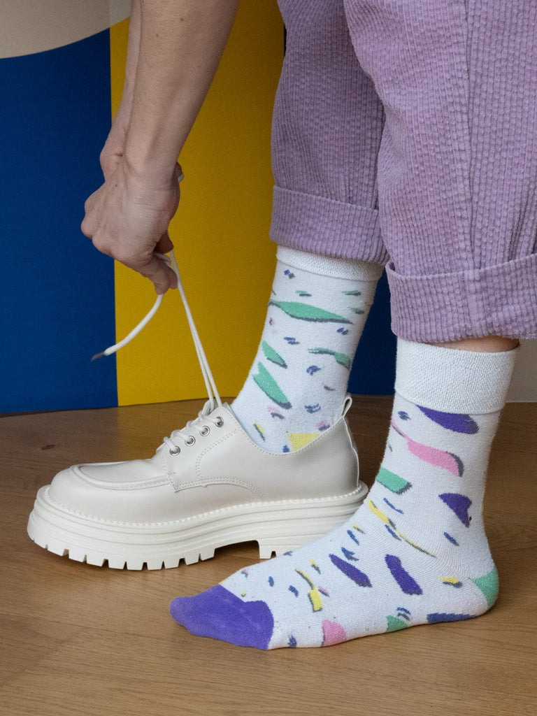 CHAUDEVANT - les chaussettes dépareillées ! - ASSIAKARA vêtement non genré genderless no gender mode unisexe look androgyne dégenrer degender fashion sur mesure inclusivité inclusif inclusive