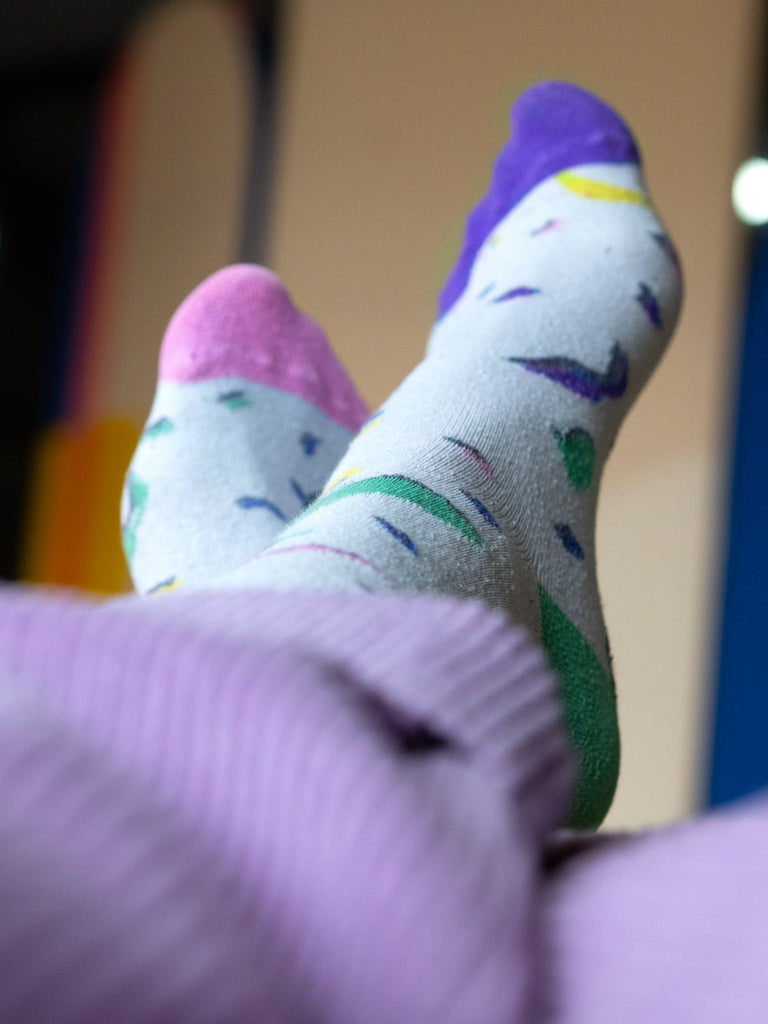 CHAUDEVANT - les chaussettes dépareillées ! - ASSIAKARA vêtement non genré genderless no gender mode unisexe look androgyne dégenrer degender fashion sur mesure inclusivité inclusif inclusive