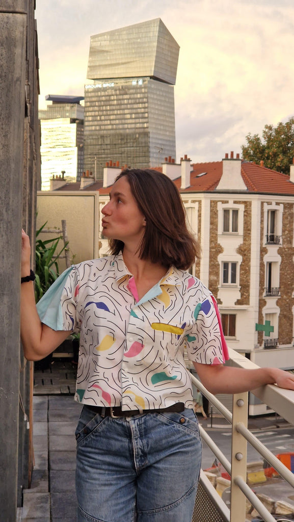 CHOOLOS la crop chemise trop coolos! - ASSIAKARA vêtement non genré genderless no gender mode unisexe look androgyne dégenrer degender fashion sur mesure inclusivité inclusif inclusive