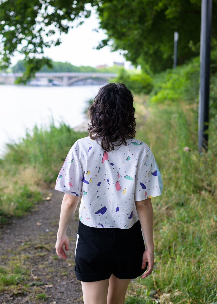 CHOOLOS la crop chemise trop coolos! - ASSIAKARA vêtement non genré genderless no gender mode unisexe look androgyne dégenrer degender fashion sur mesure inclusivité inclusif inclusive