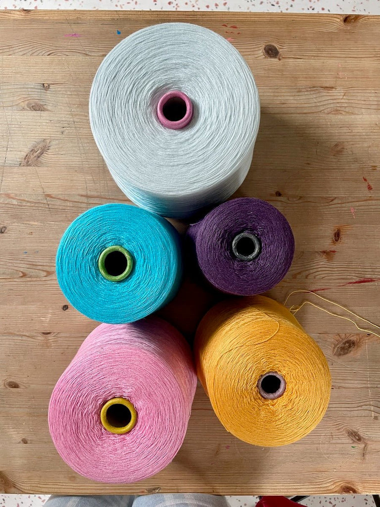 Le GILET coloré! - ASSIAKARA vêtement non genré genderless no gender mode unisexe look androgyne dégenrer degender fashion sur mesure inclusivité inclusif inclusive