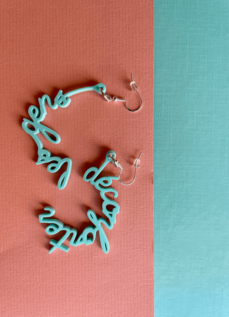 Les TRIPLÉES - un trio de boucles d'oreilles à mélanger! - ASSIAKARA vêtement non genré genderless no gender mode unisexe look androgyne dégenrer degender fashion sur mesure inclusivité inclusif inclusive