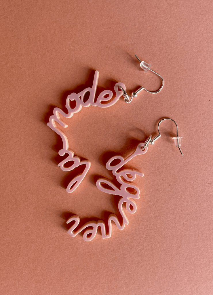 Les TRIPLÉES - un trio de boucles d'oreilles à mélanger! - ASSIAKARA vêtement non genré genderless no gender mode unisexe look androgyne dégenrer degender fashion sur mesure inclusivité inclusif inclusive