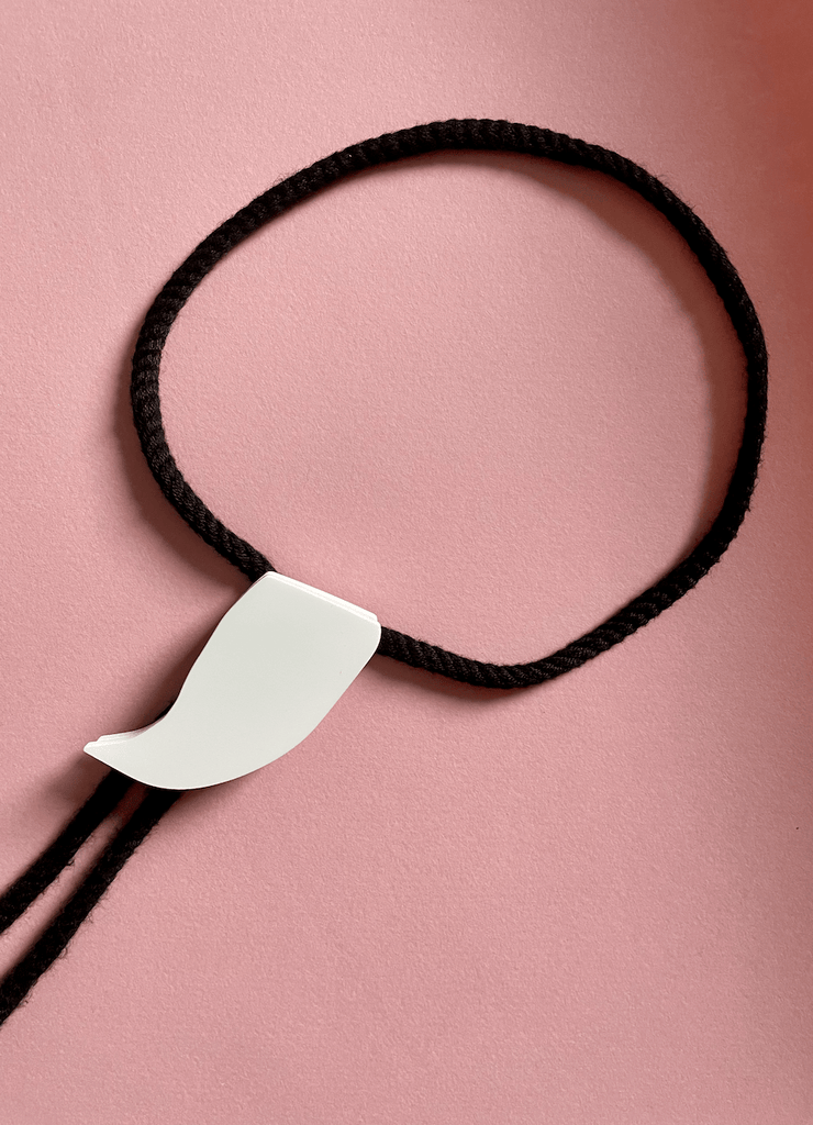 BOLOTIE - la cravate de cowboy ! - ASSIAKARA vêtement non genré genderless no gender mode unisexe look androgyne dégenrer degender fashion sur mesure inclusivité inclusif inclusive