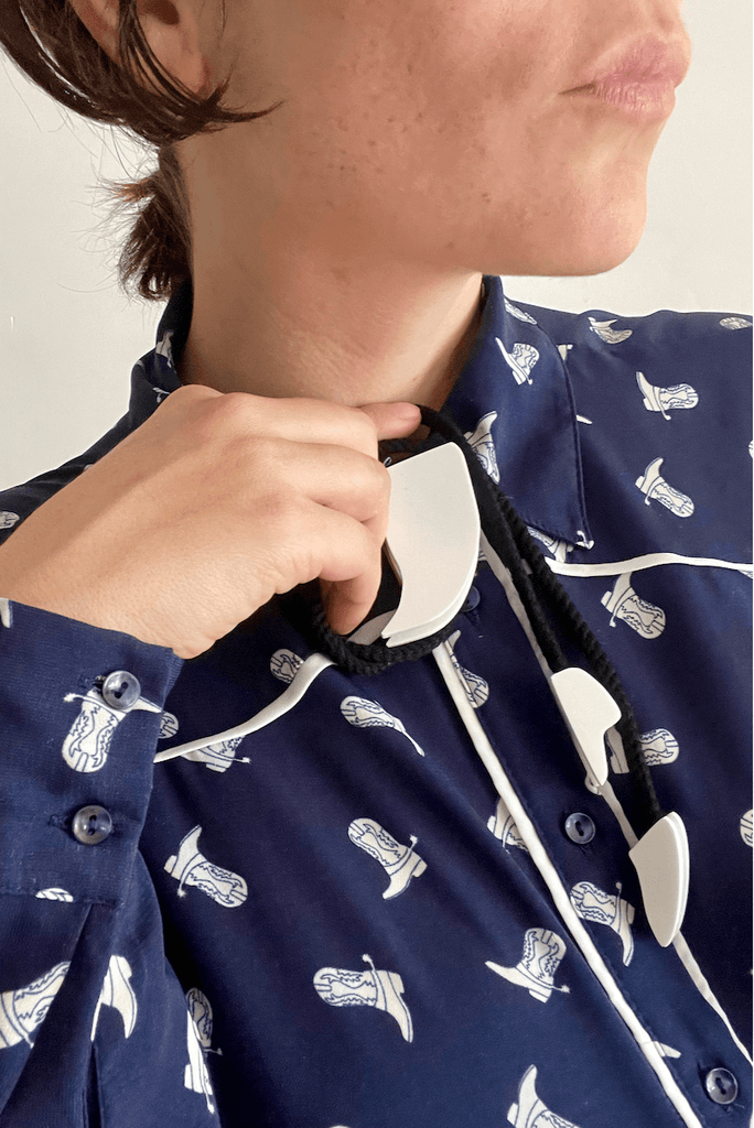 BOLOTIE - la cravate de cowboy ! - ASSIAKARA vêtement non genré genderless no gender mode unisexe look androgyne dégenrer degender fashion sur mesure inclusivité inclusif inclusive