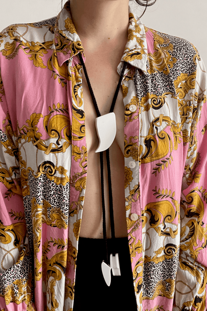 BOLOTIE - la cravate de cowboy ! - ASSIAKARA vêtement non genré genderless no gender mode unisexe look androgyne dégenrer degender fashion sur mesure inclusivité inclusif inclusive