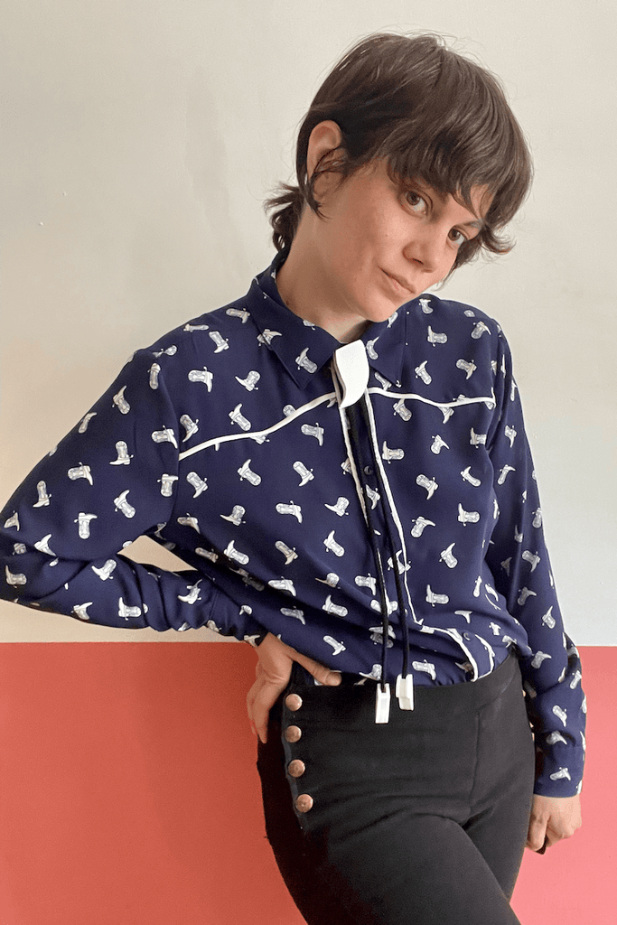 BOLOTIE - la cravate de cowboy ! - ASSIAKARA vêtement non genré genderless no gender mode unisexe look androgyne dégenrer degender fashion sur mesure inclusivité inclusif inclusive